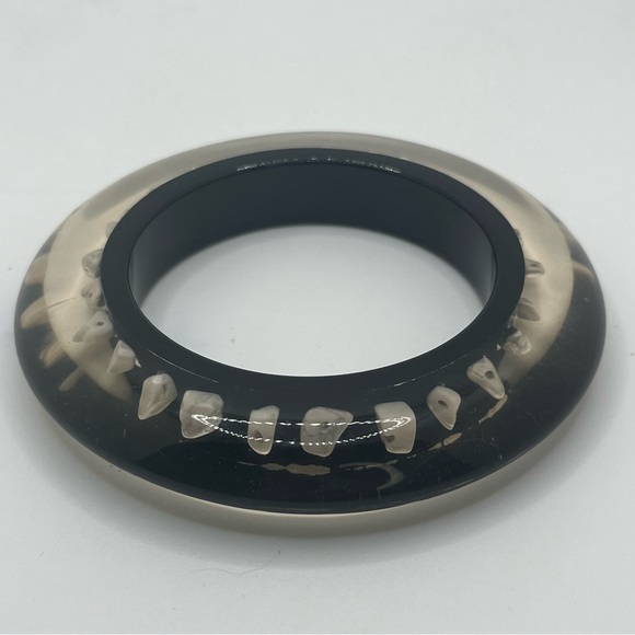 Vintage Lucite Bangle Bracelet Embedded Chips Statement. Very rare find - Picture 4 of 8